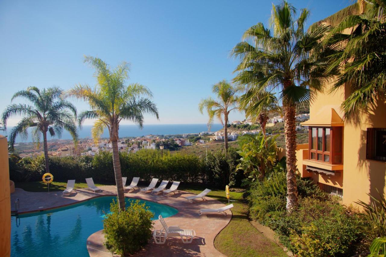 Townhouse With Great Sea Views In Riviera Del Sol *