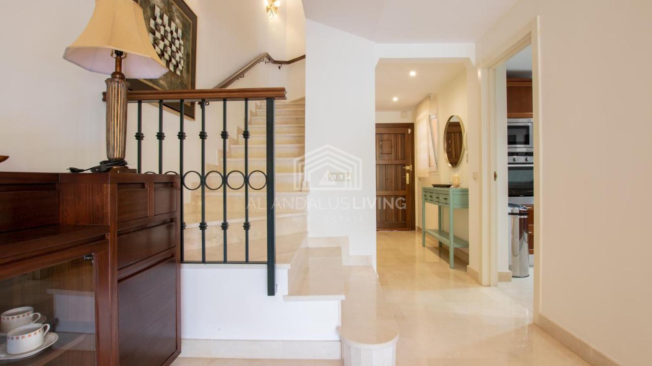 Villa Spacious Perfectly Maintained House With Private Garden And Communal Pool In Riviera Del Sol Málaga
