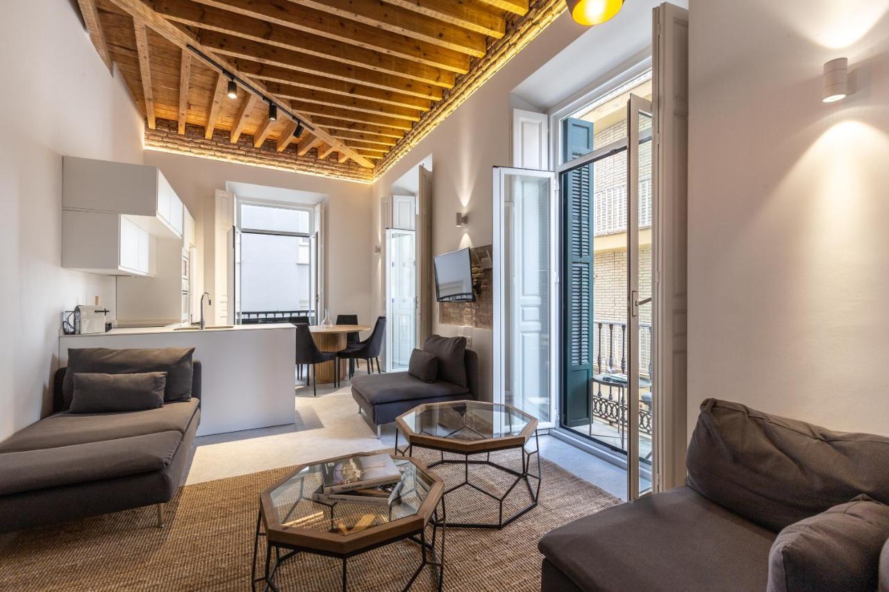 Wonderful With Three Bedrooms And Two Bathrooms In The Center Lejlighed *