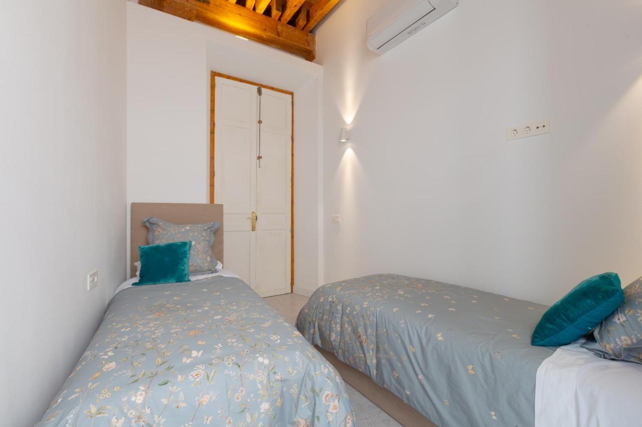 Wonderful With Three Bedrooms And Two Bathrooms In The Center Lejlighed