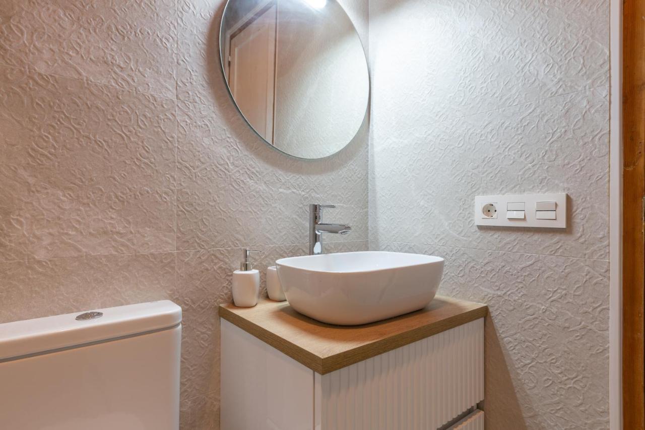 Wonderful With Three Bedrooms And Two Bathrooms In The Center Lejlighed *