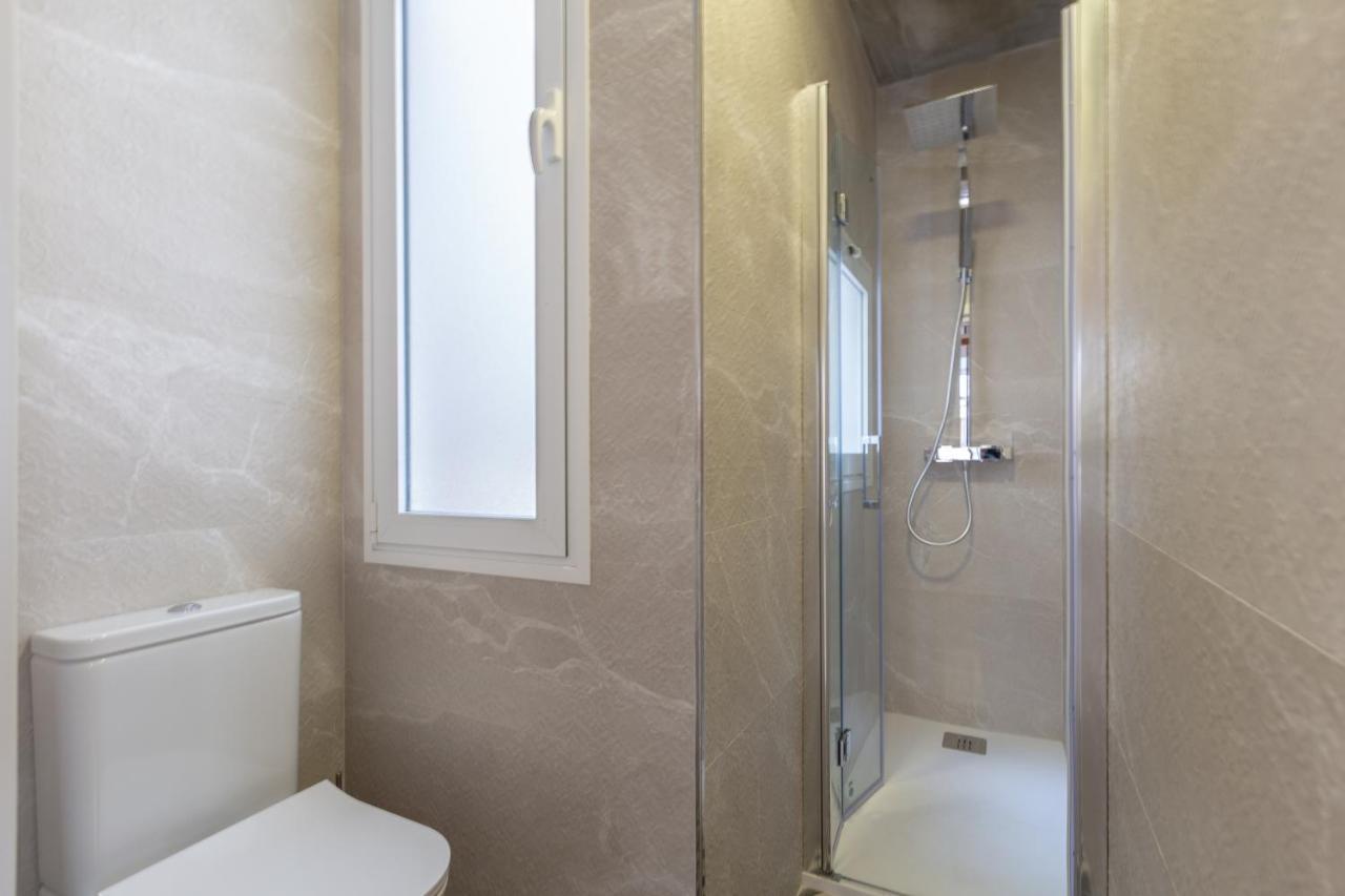Wonderful With Three Bedrooms And Two Bathrooms In The Center Lejlighed