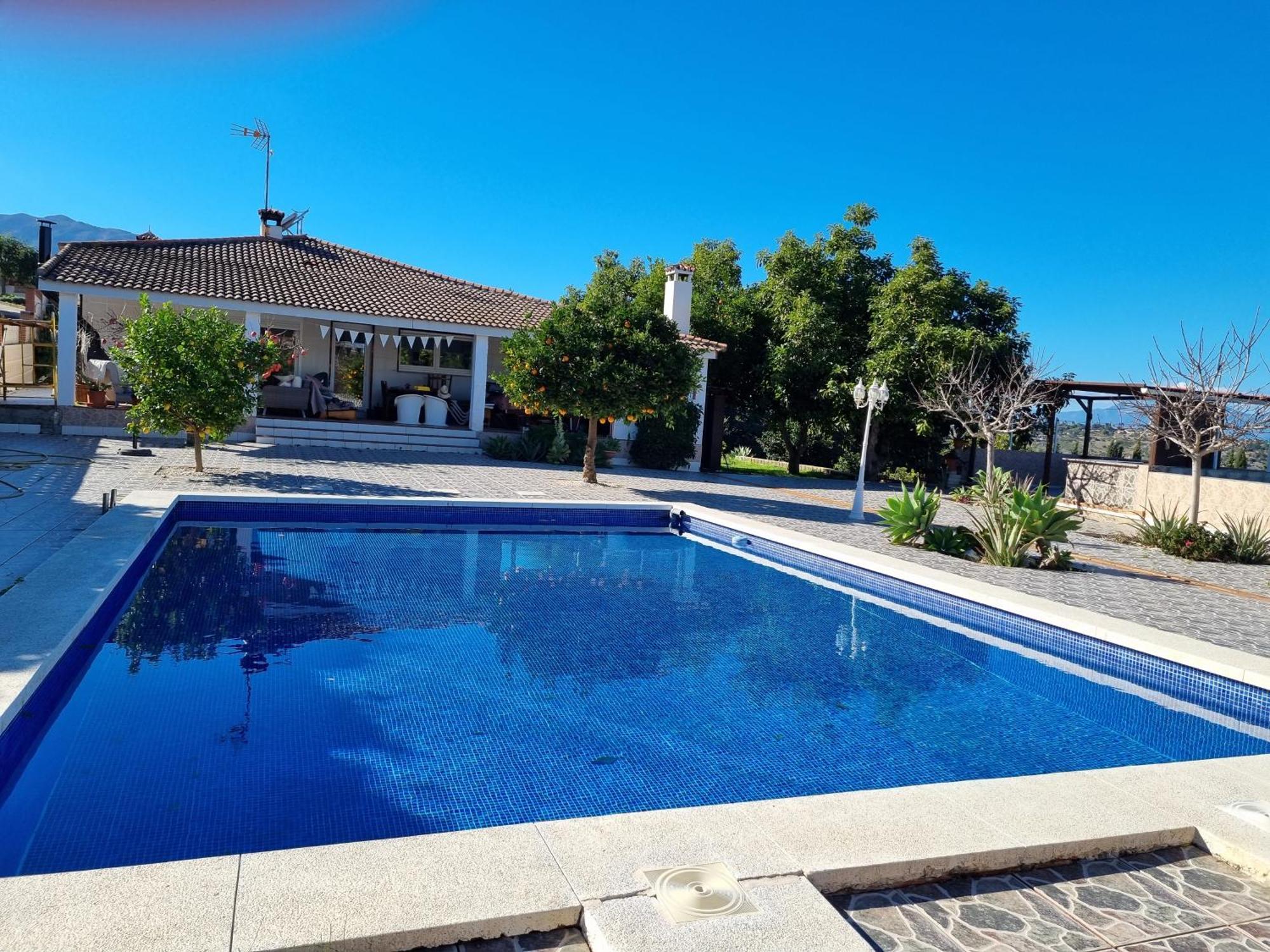 Vista El Montanes Villa *