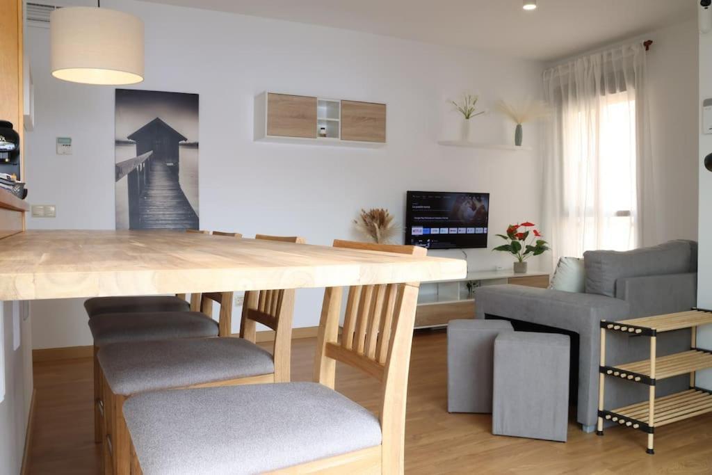 Cms Center Penthouse With Sunny Terrace & Parking Apartamento