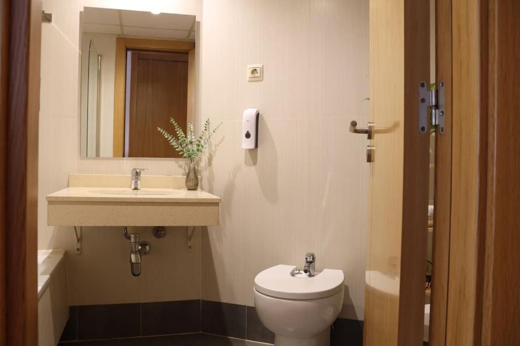 Cms Center Penthouse With Sunny Terrace & Parking Málaga