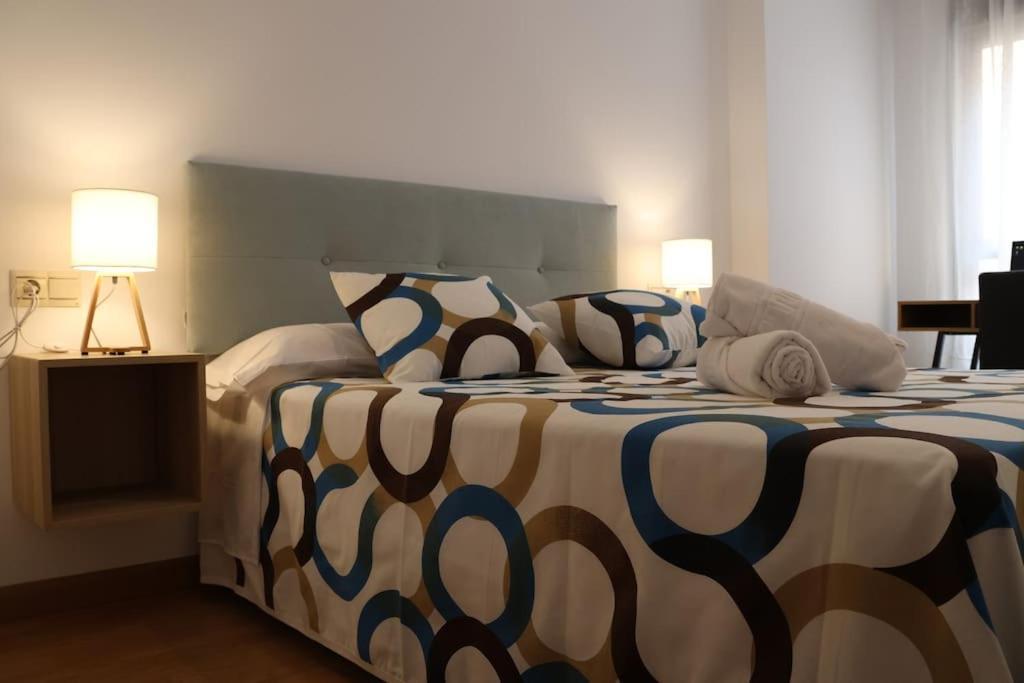 Cms Center Penthouse With Sunny Terrace & Parking Málaga