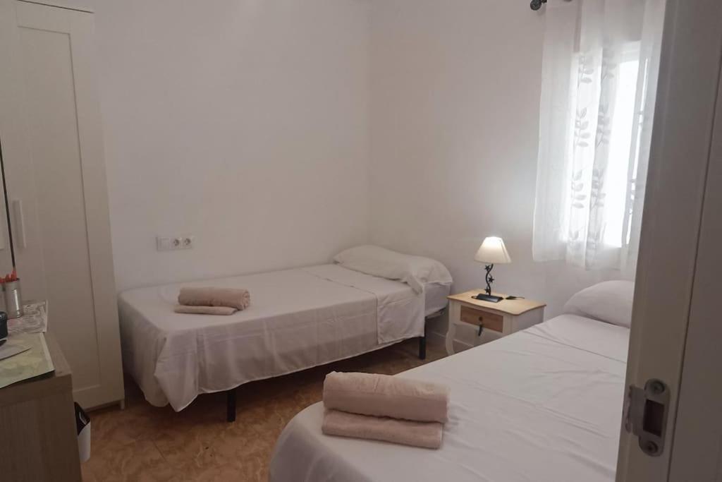 Apartamento Casa Familiar Patio Y 2 Banos Con Aire Acondicionado