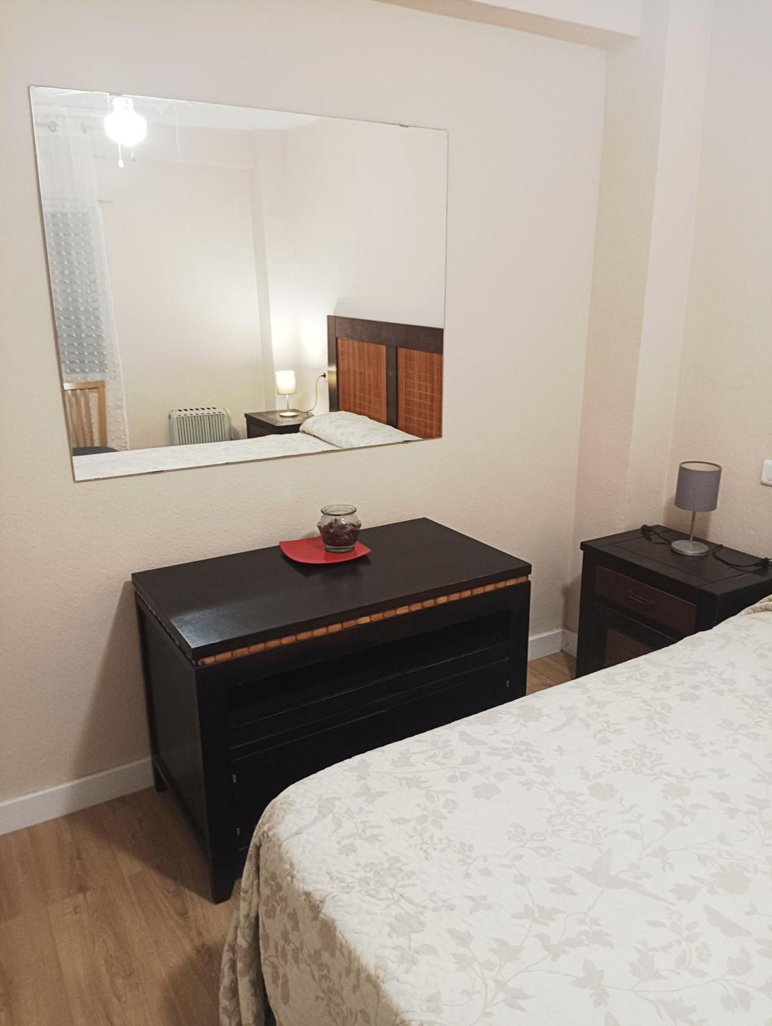 Privat bolig En Compartido Delicias Cerca Del Mar, Aeropuerto, Ave Y Metro *