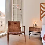 C74 - Marvelous 3 Bedroom Apartment In Historical
