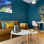 A Space That Feels Like Home With Private Parking