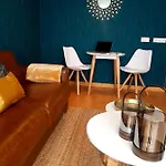 A Space That Feels Like Home With Private Parking