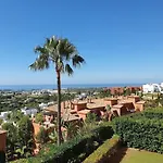 Royal Apartment 2 /Freewifi,Sharedpool,Freeparking
