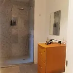 Una Habitacion En Un Piso Muy Centrico Y Moderno En Malaga - Room In A Centric And Modern Apartment In The Heart Of Malaga