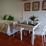 Apartamento-Estudio en Villa con Piscina