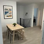 Amazing Apartment City Center - Optional Parking