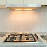 Apartment With Work/Study Room Close To Old Town