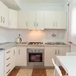 Apartment With Work/Study Room Close To Old Town