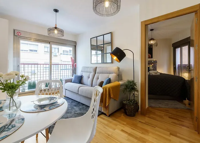 Malagasuite Cozy Center Apartment & Parking