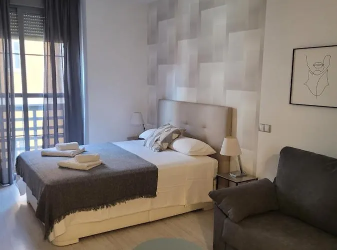 Hello Malaga Loft Center Top