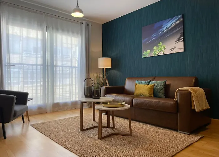 A Space That Feels Like Home With Private Parking