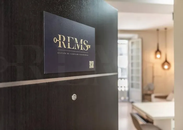 Chic Apartment In The Heart Of Malaga By Rems