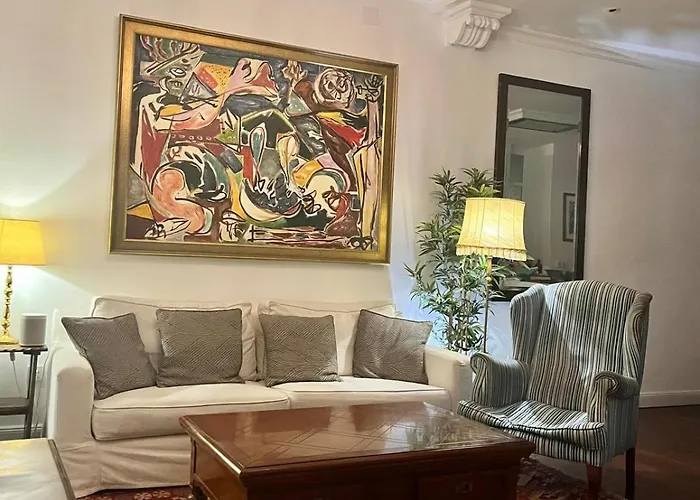 Small Stylish Room With Comfortable Queen-Size Bed In Very Large, Beautifully Decorated Shared Flat In The Historic Centre Of Malaga