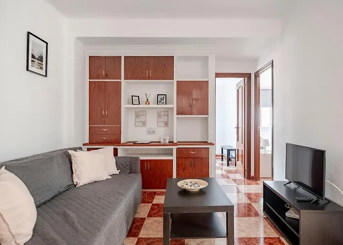 Apartment With Work/Study Room Close To Old Town