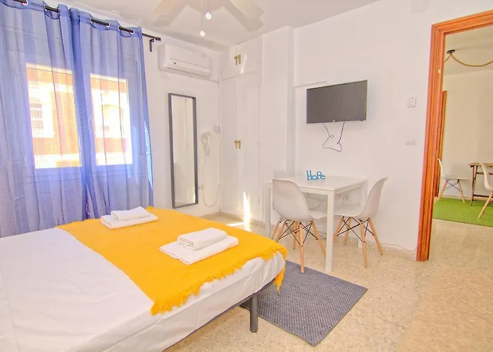 Low Cost Rooms Malaga River