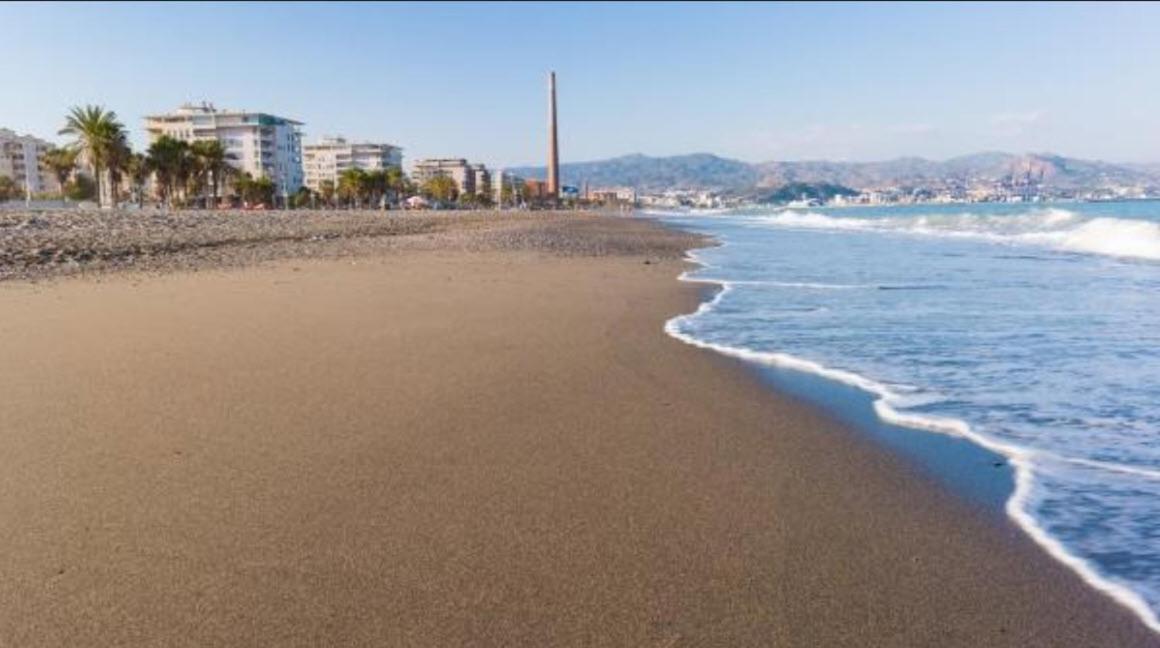 Apartamento Con Piscina En Parque Litoral Apartamento Málaga