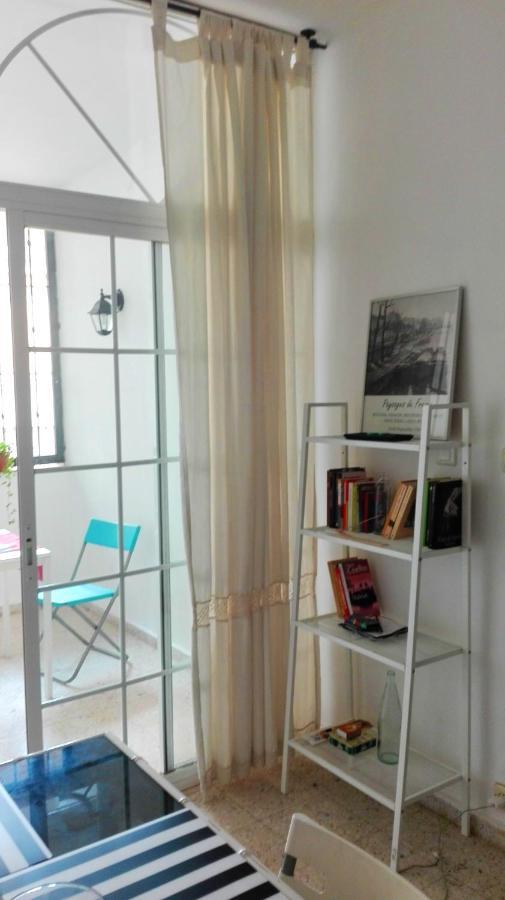 With 4 Bedrooms In With Furnished Balcony And Wifi Apartamento *