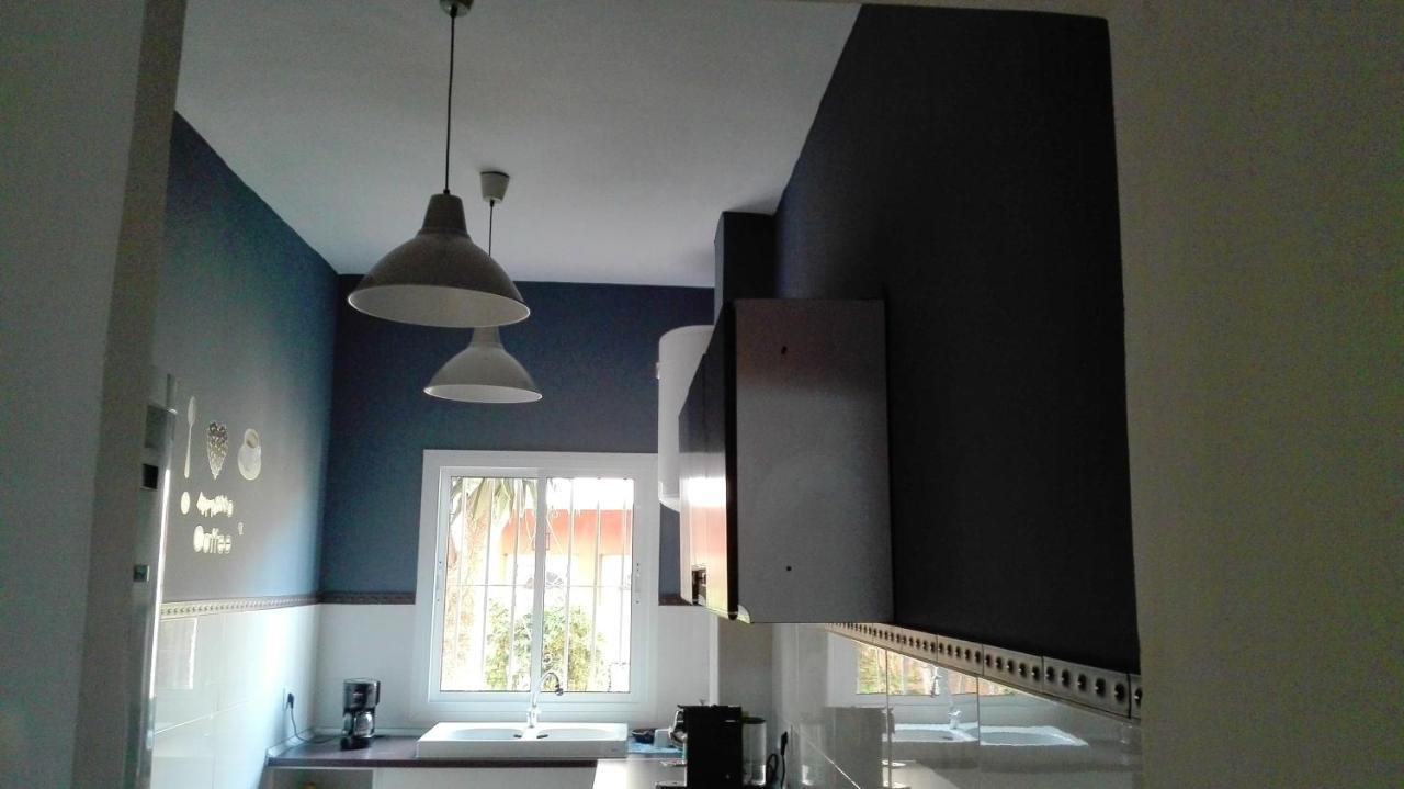 With 4 Bedrooms In With Furnished Balcony And Wifi