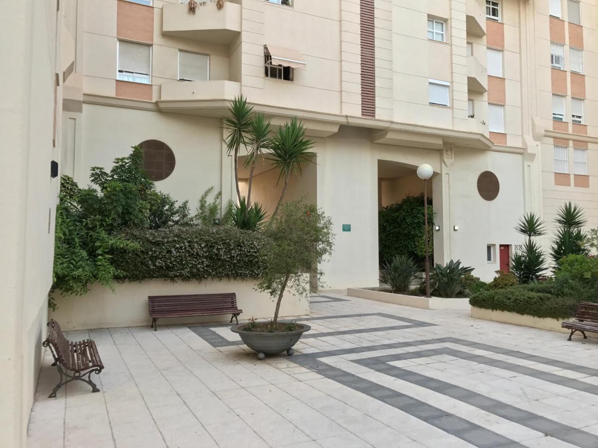 Apartamento Teatinos Con Piscina Espectacular, Aire Acondicionado En Salon-comedor Y Ventiladores En * Málaga