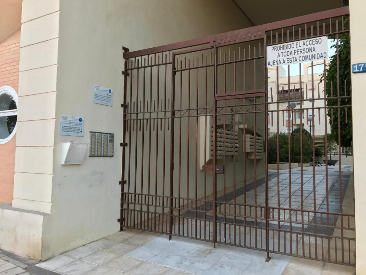 Apartamento Teatinos Con Piscina Espectacular, Aire Acondicionado En Salon-comedor Y Ventiladores En *