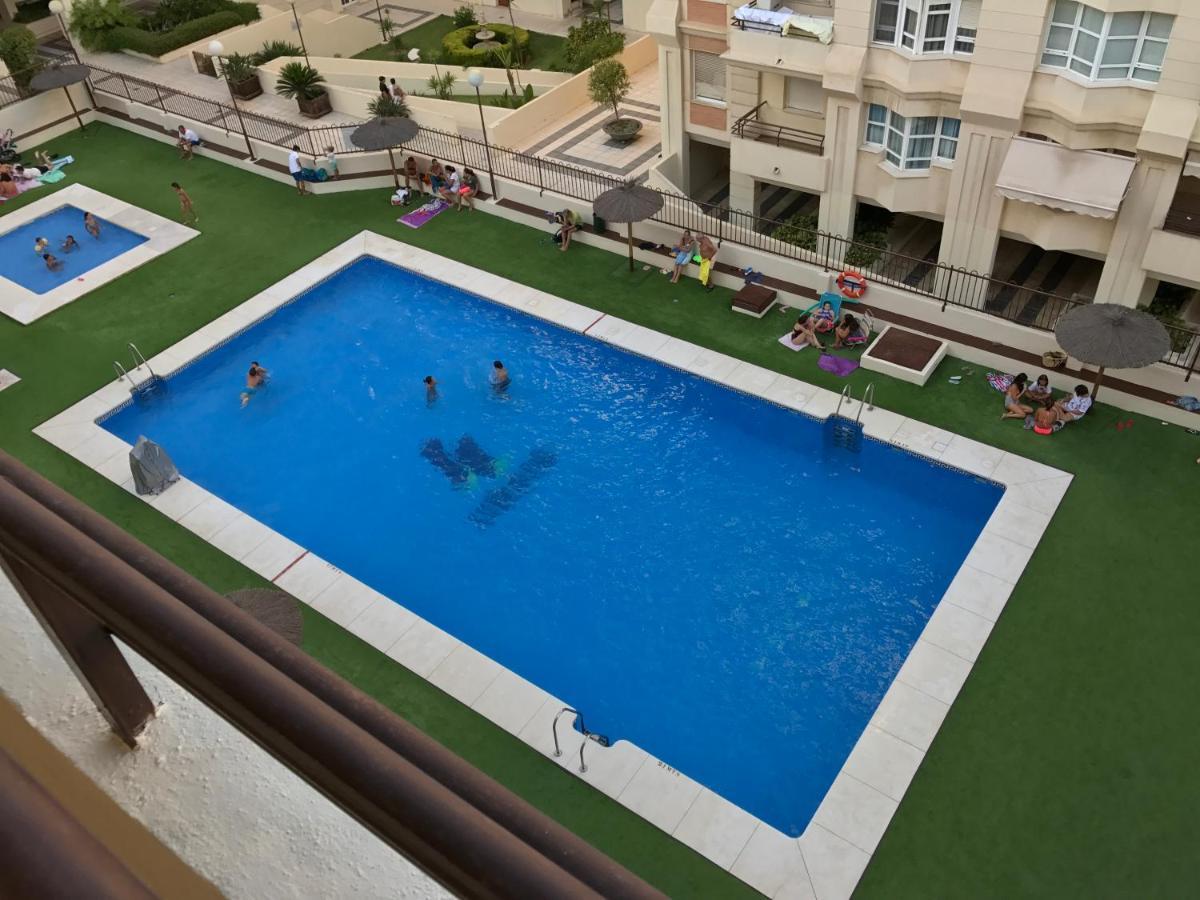 Apartamento Teatinos Con Piscina Espectacular, Aire Acondicionado En Salon-comedor Y Ventiladores En Apartment