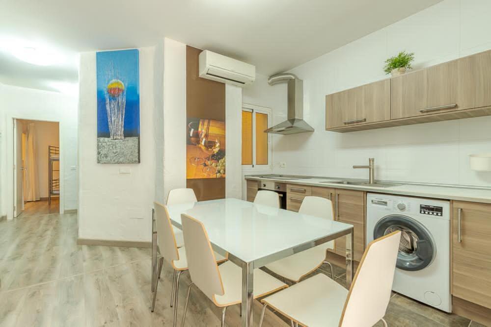 Beautiful Flat With Balcony And Wifi In Center Apartment