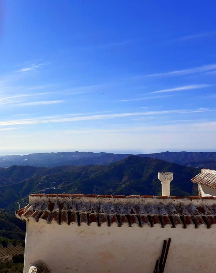 Vakantiehuis Renovated Cinema Town House In Comares *