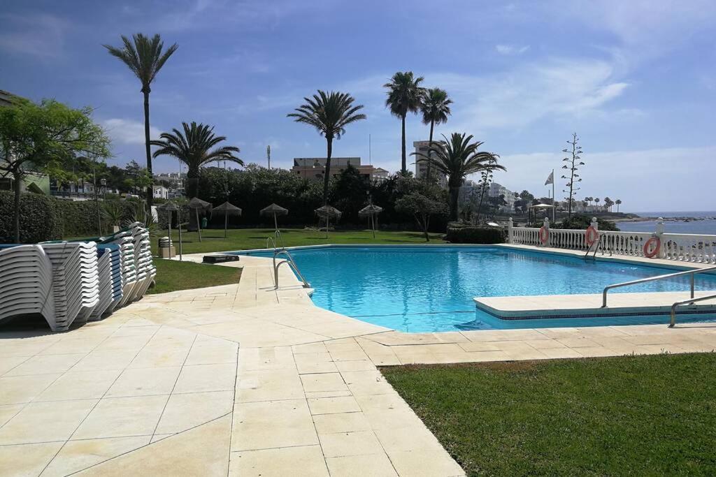 Apartamento En Urb Primera Linea De Playa