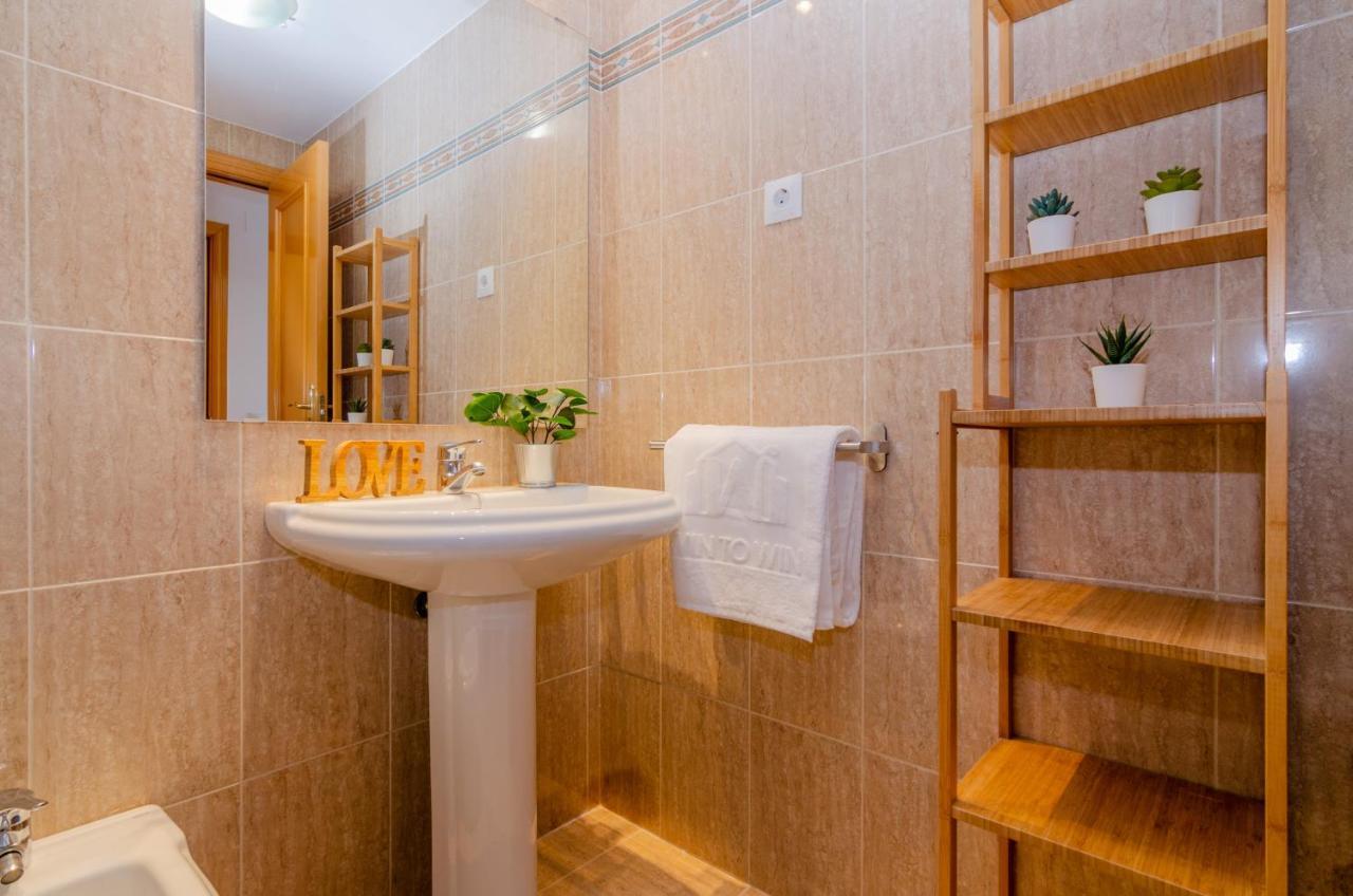 Wintowinrentals Teatinos, Metro, Free Parking & Pool. Appartement