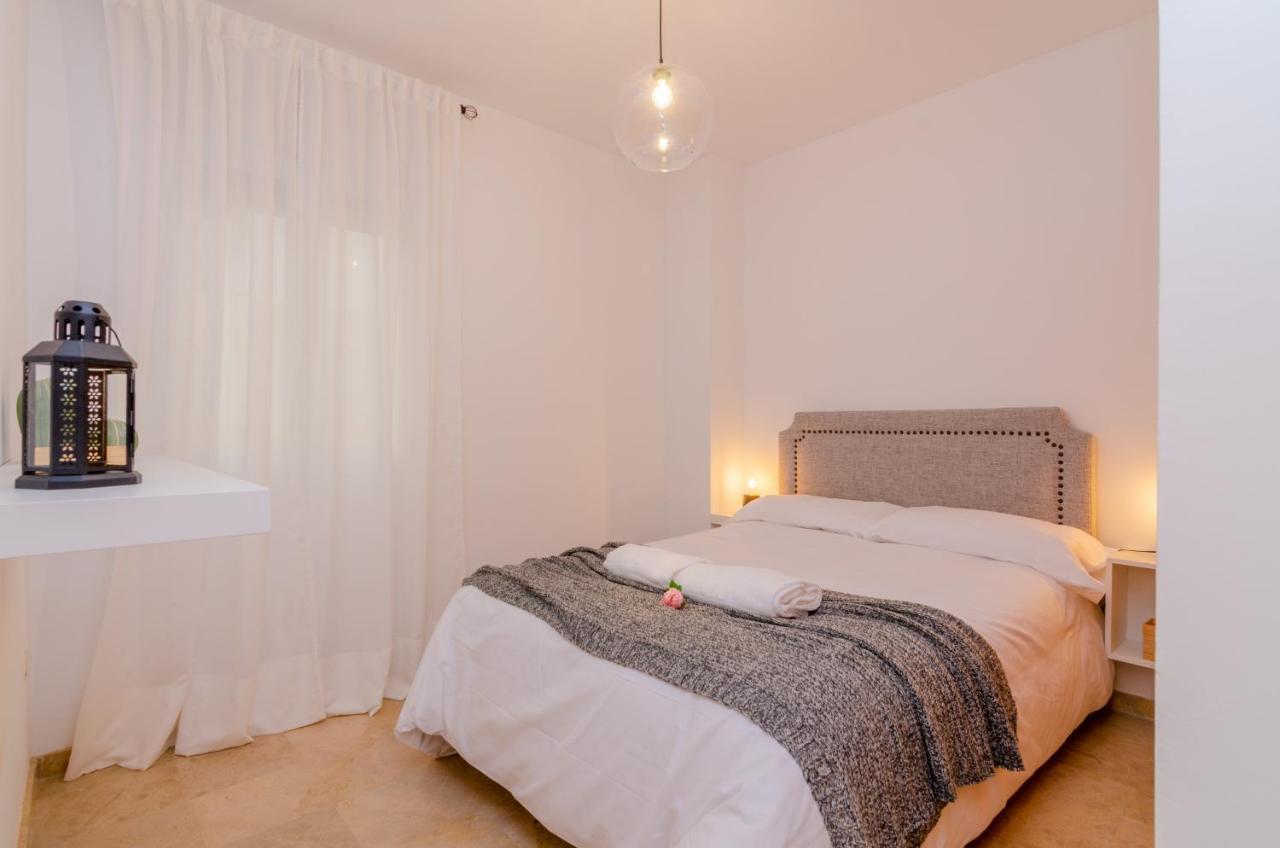 Wintowinrentals Teatinos, Metro, Free Parking & Pool. Appartement Málaga