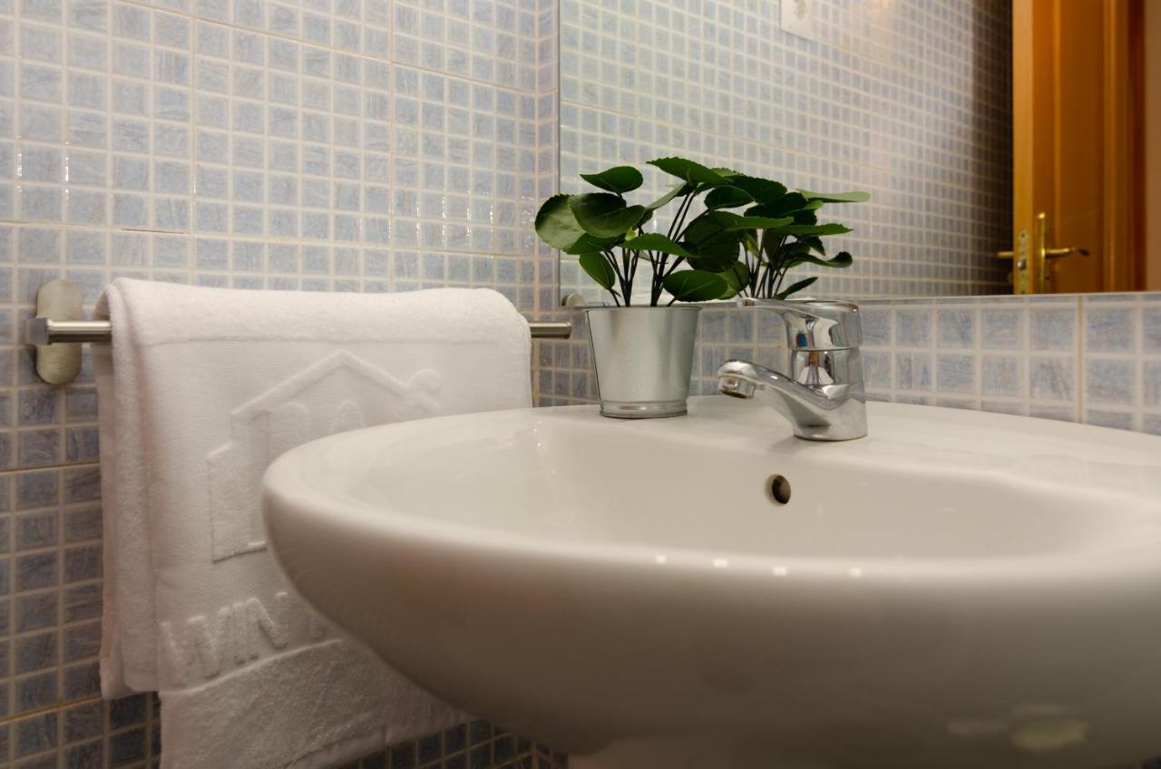 Wintowinrentals Teatinos, Metro, Free Parking & Pool. Appartement Málaga