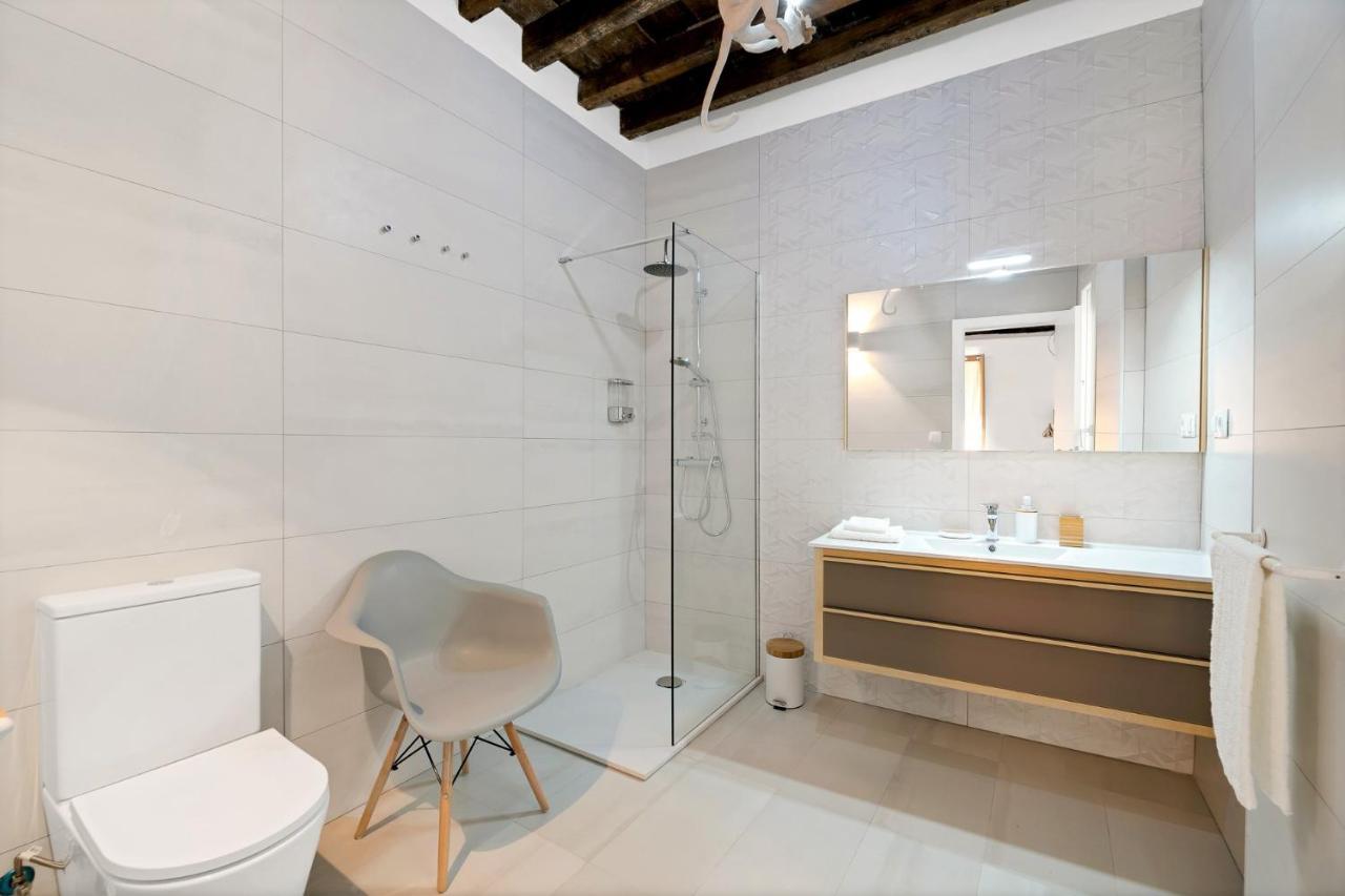 Casa de férias Urban Rose , Superb Private House In Historical Center, With Sunny Rooftop Málaga