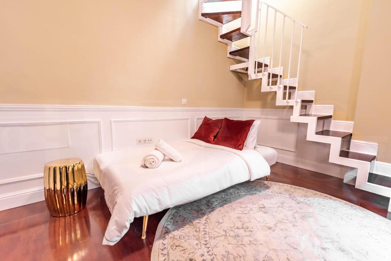 Duplex With Private Rooftop & View On San Juan Church By Rems Apartment