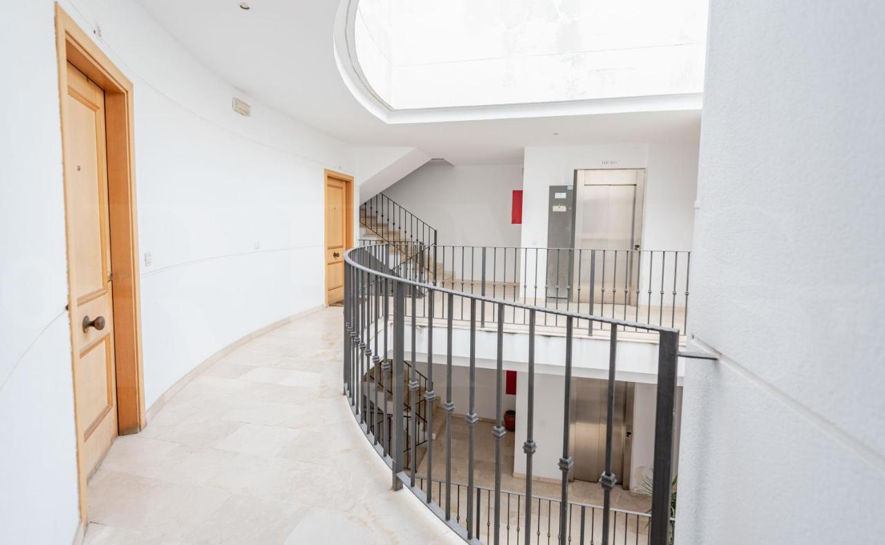Penthouse With Private Jacuzzi & Rooftop - Center *