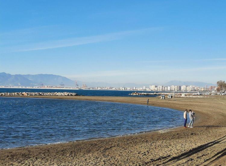 En La Playa En Paseo Maritimo Malaga