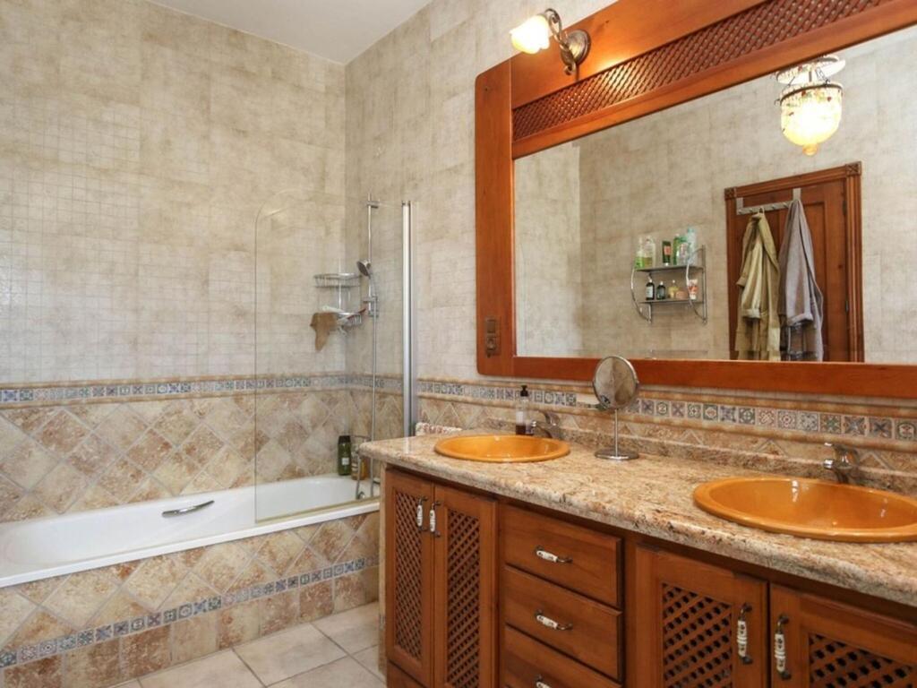 With Private Swimming Pool And Boules Court 40 Minutes From M Laga *