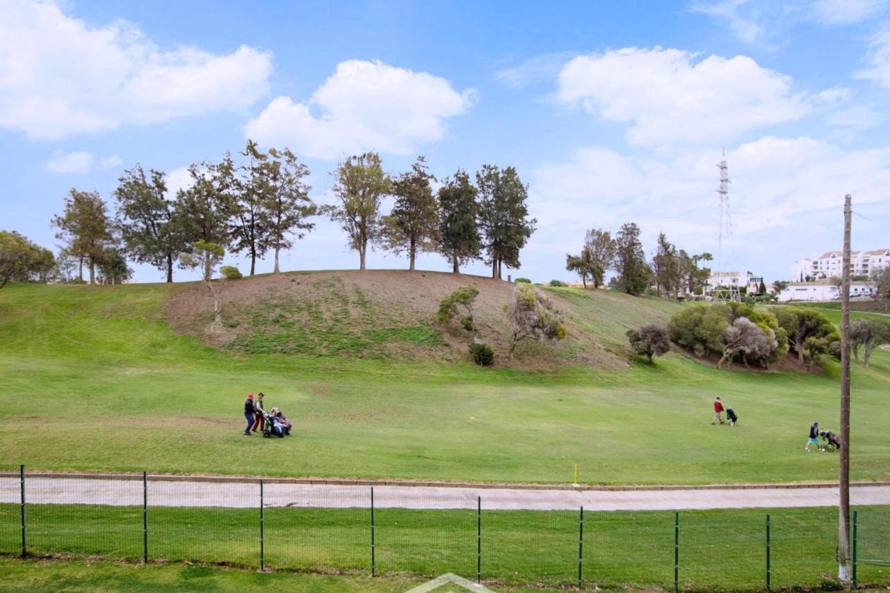 Frontline Golf In Riviera Del Sol With Interior And Exterior Pools And Tennis Court! Appartement Málaga