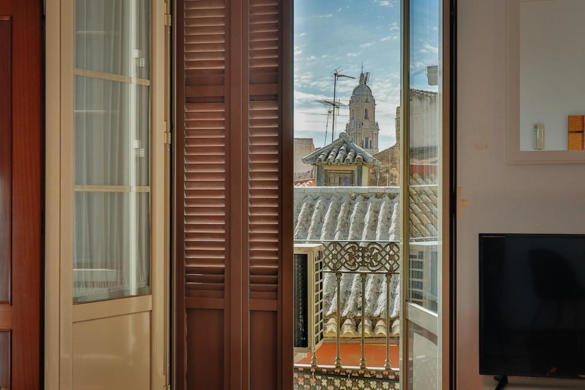 C61 - Brand New One Bedroom Cathedral Views * Malaga