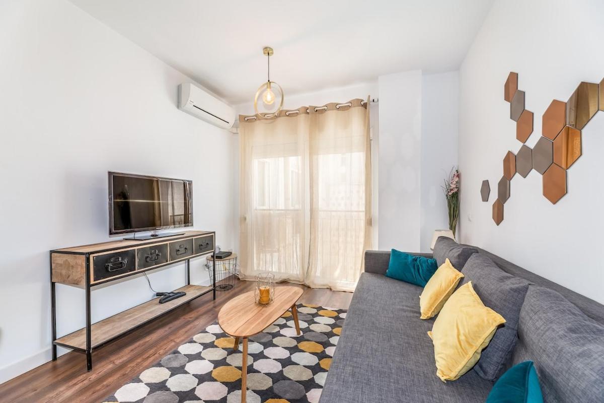 Apartment C29 - Trendy Central With Small Parking And Terrace *