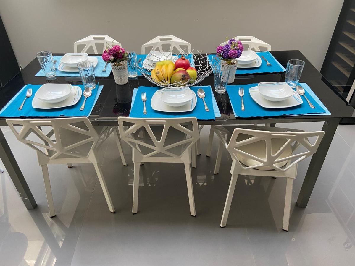 Villa Beautiful Five Bedroom Three Bathroom Entire Malaga