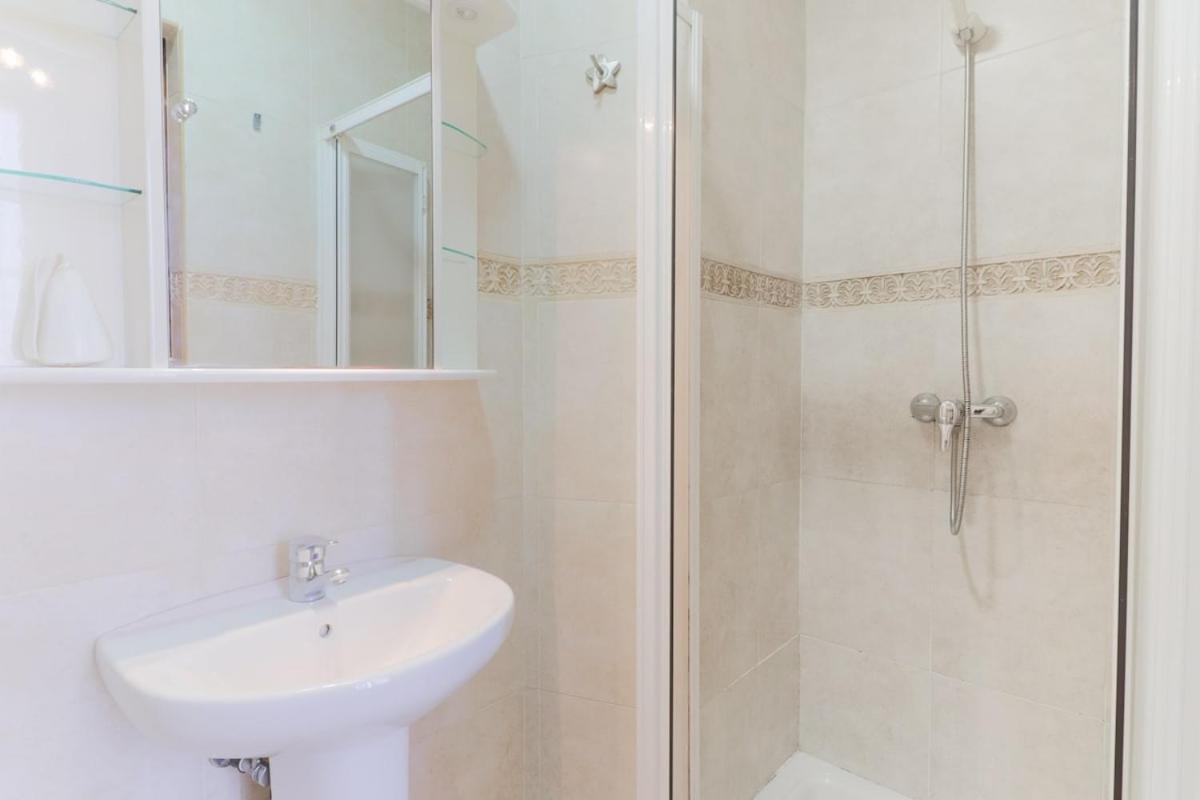 C61 - Brand New One Bedroom Cathedral Views * Malaga